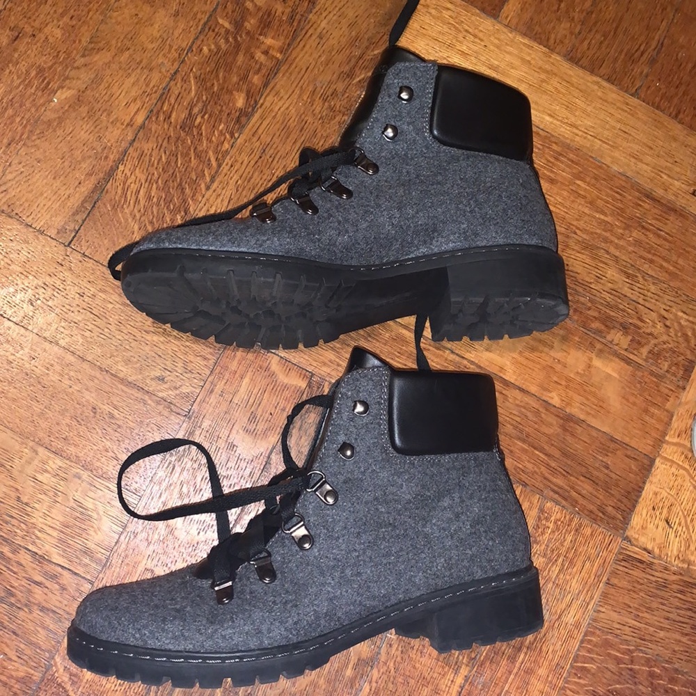 G. H. BASS AUBREY WOMEN SIZE 8. HIKER AND ANKLE BOOTS GREY